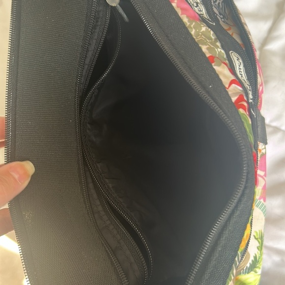 Lesportsac Floral Shoulder bag cream & black adjustable strap - Picture 6 of 10